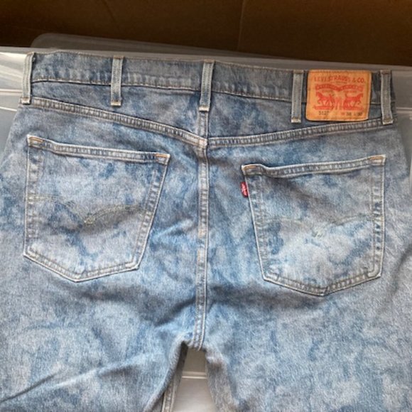 LEVI'S WATER PATERNED MENS JEANS 38x30 Like New - Picture 2 of 9